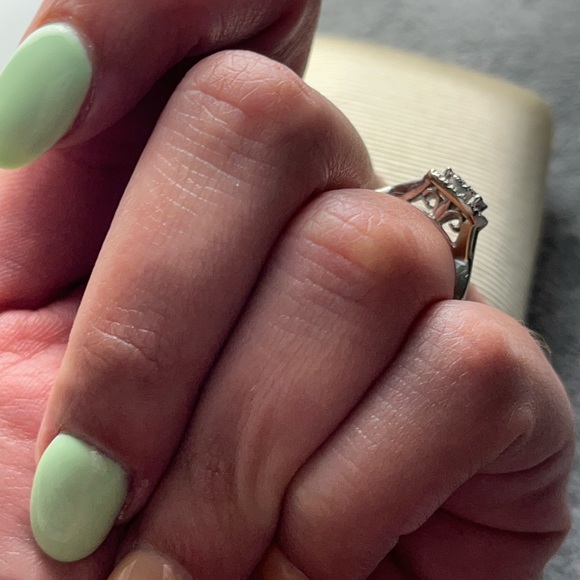 Set de anillo de compromiso y alianza de Oro blanco 10k - Picture 5 of 12